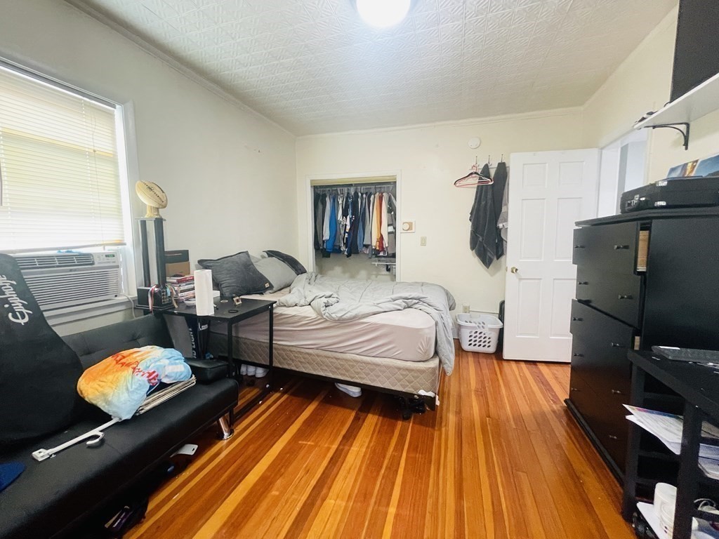 5 Dixfield St, South Boston