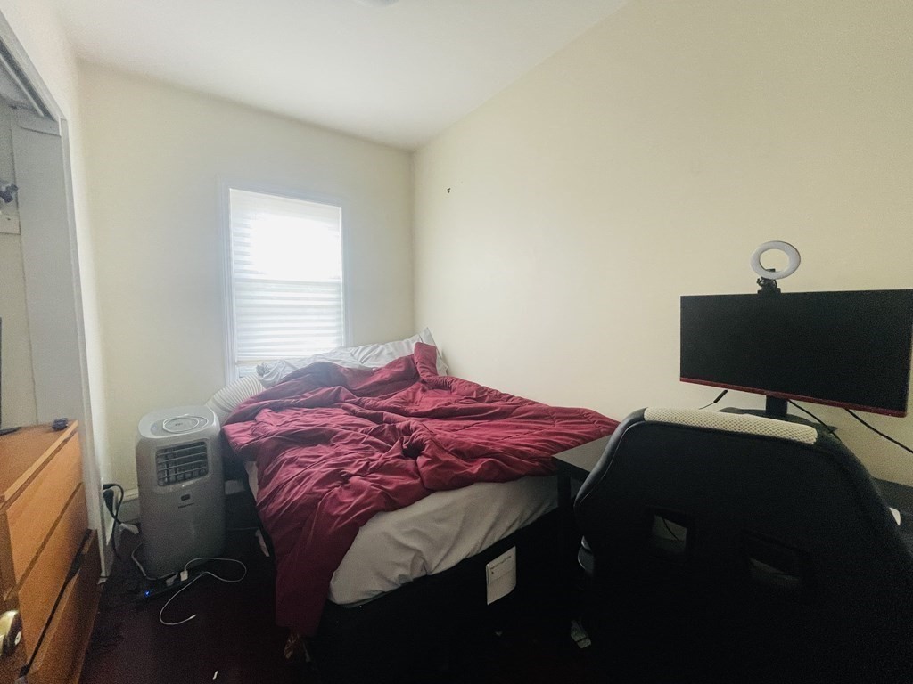 5 Dixfield St, South Boston