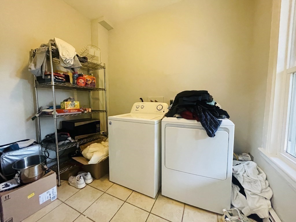 5 Dixfield St, South Boston