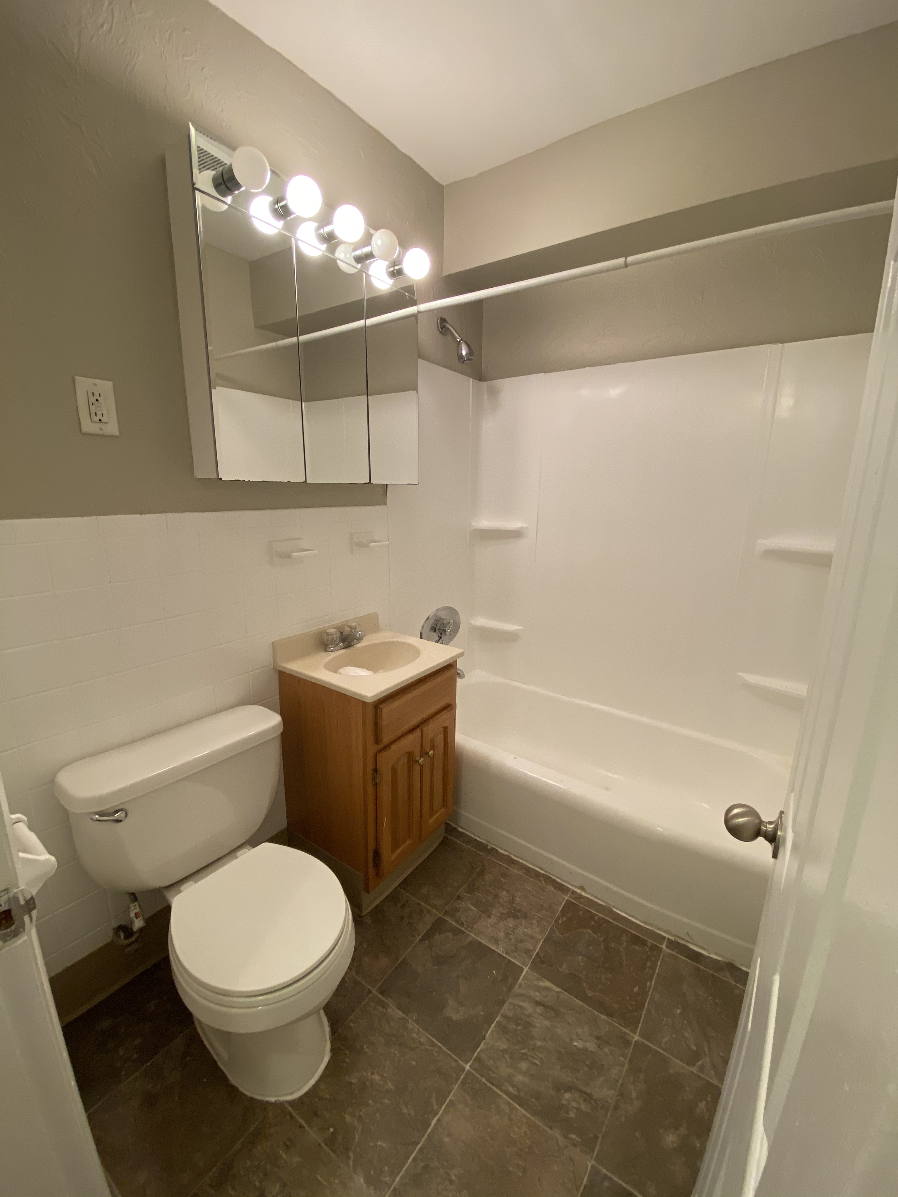 10 Westgate Dr, North Woburn