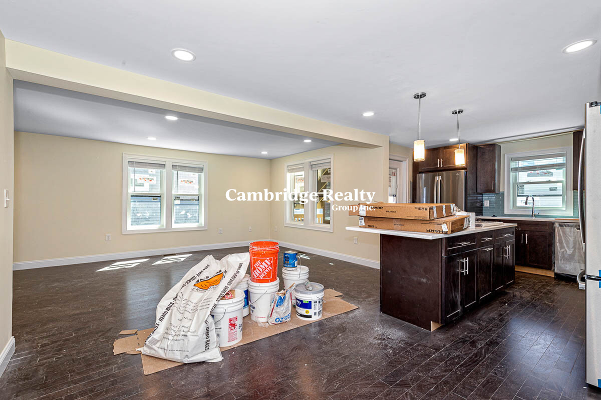 62 Bradbury Ave, Medford