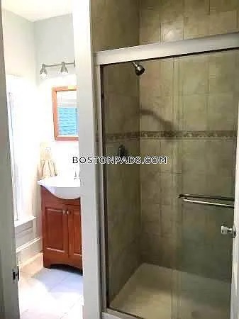 38 Floyd St, Waltham