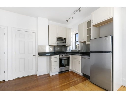 75 Burbank St, Fenway