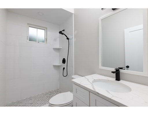 174 7th St, South Boston