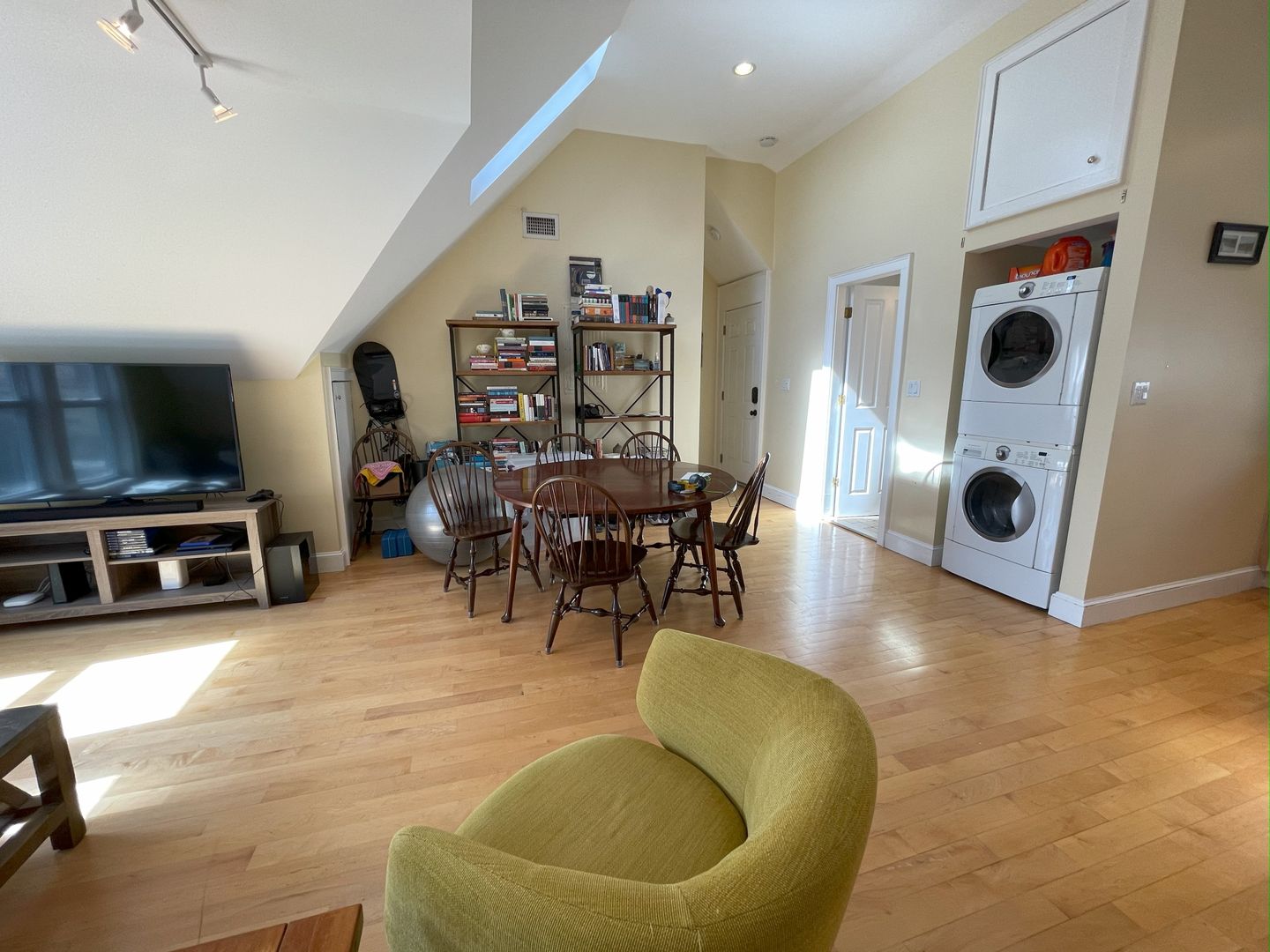 19 Chandler St, Tufts