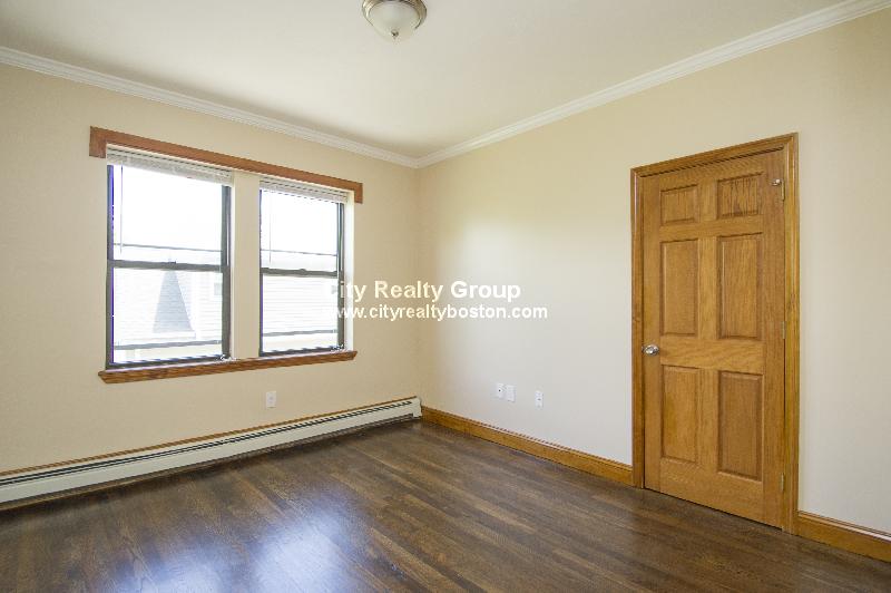 435 Walnut Ave, Jamaica Plain