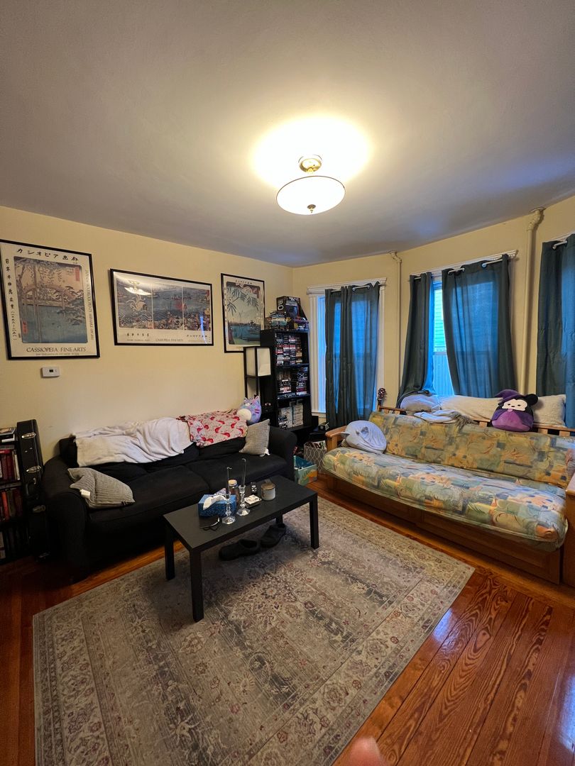 17 Dow St, West Somerville