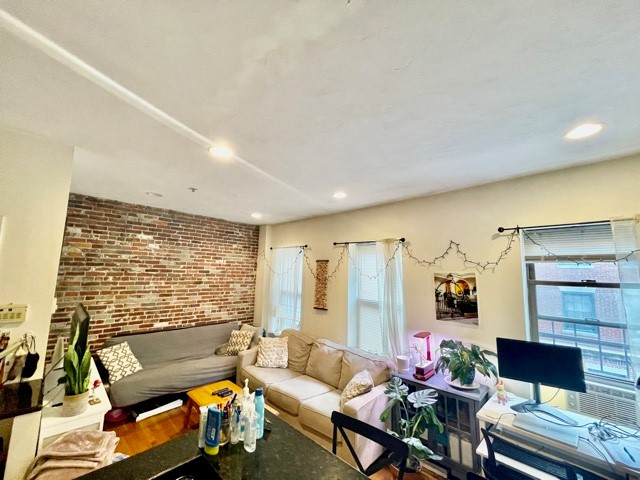 17 Thacher St, North End