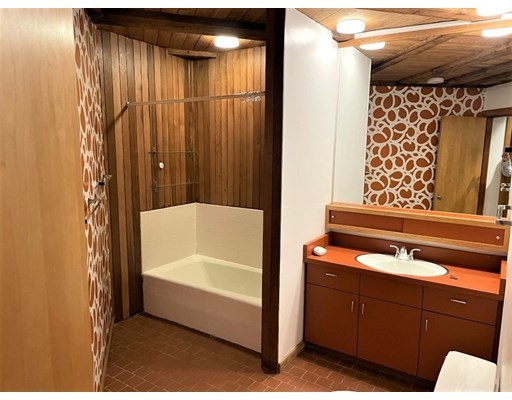 162 Commercial St, Waterfront