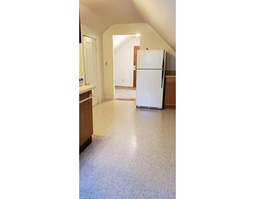 15 Carlton St, Ball Square