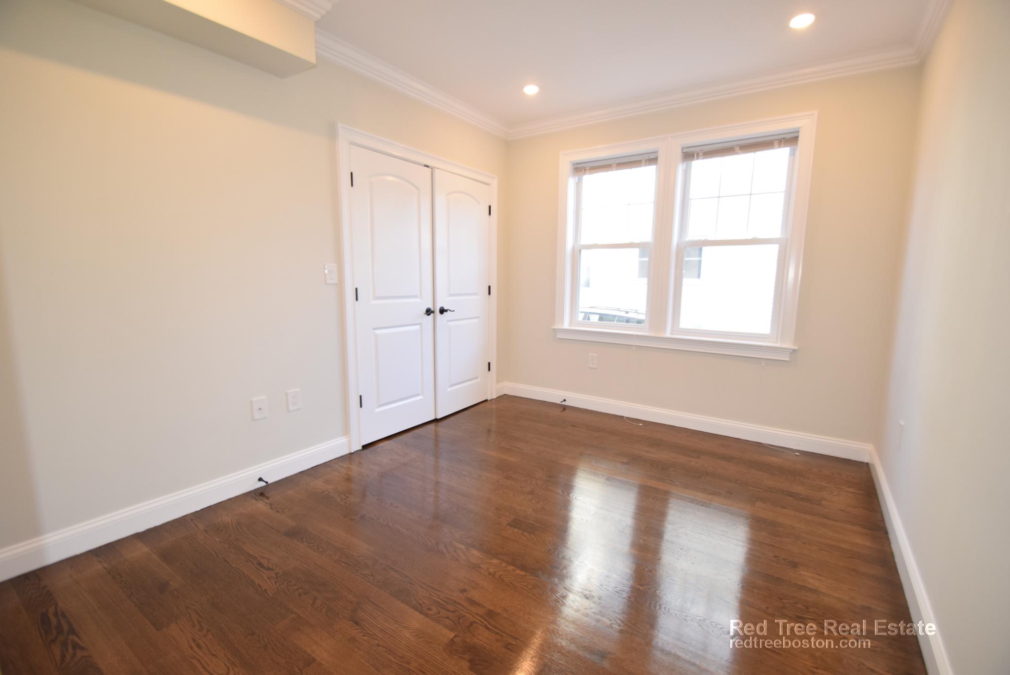 490 Washington St, Brighton