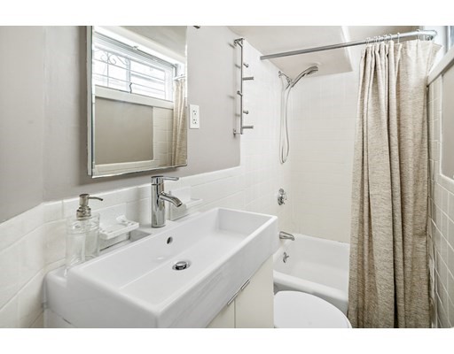 57 West Cedar St, Beacon Hill