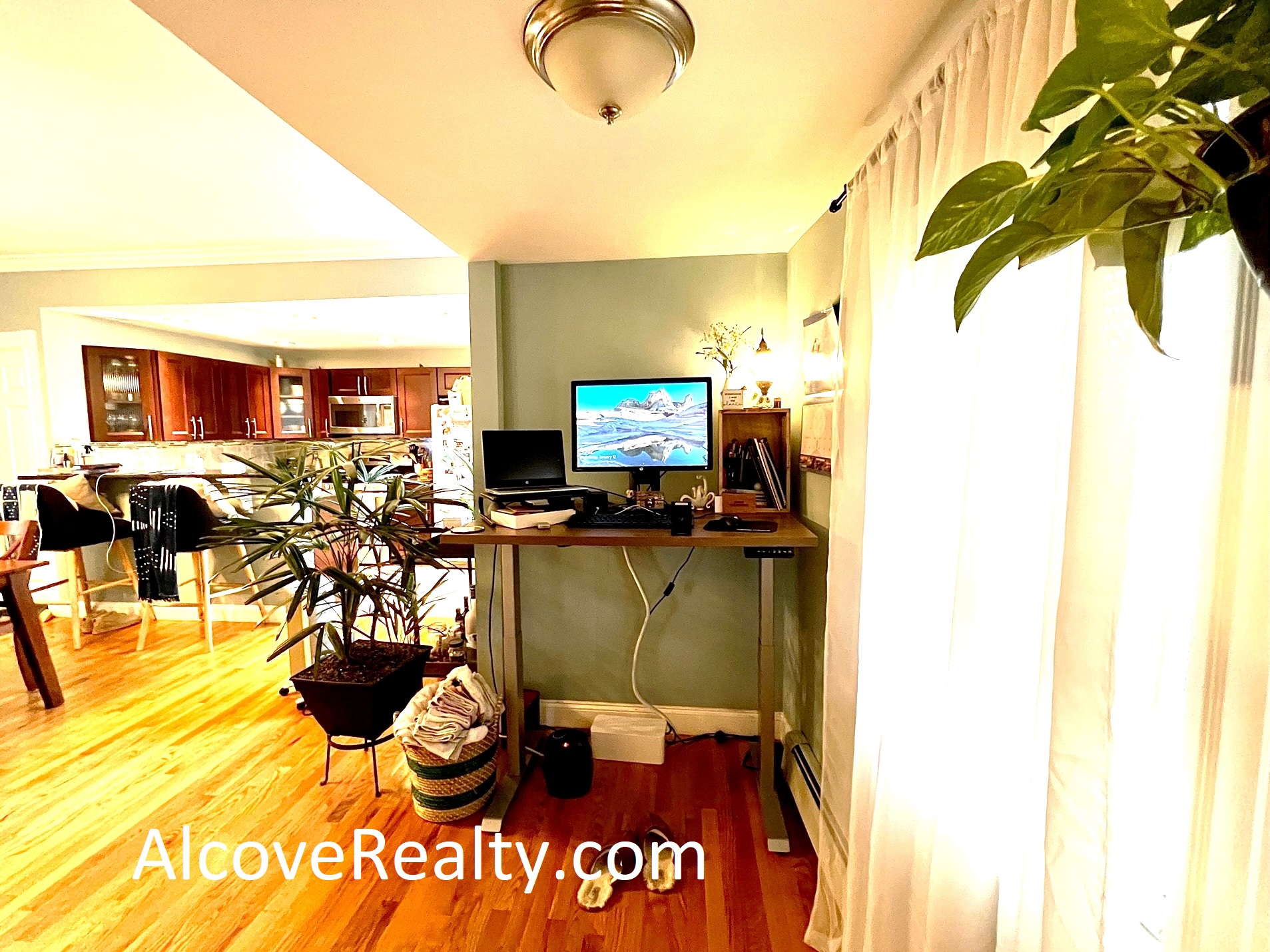 12 Fiske Ave, Magoun Square