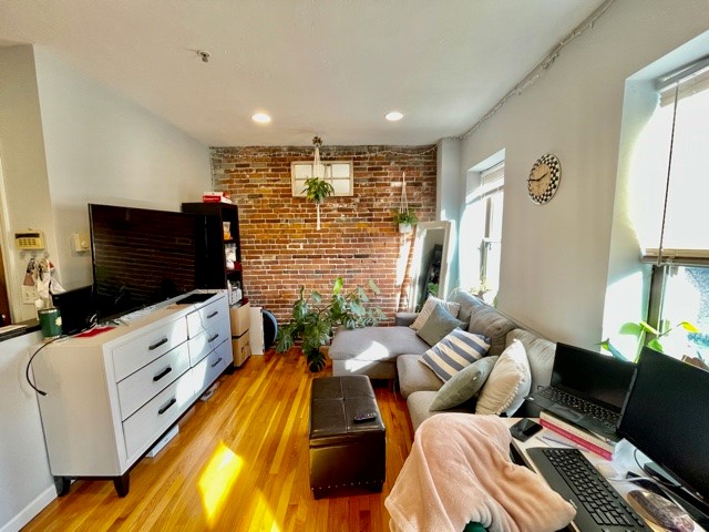 17 Thacher St, North End