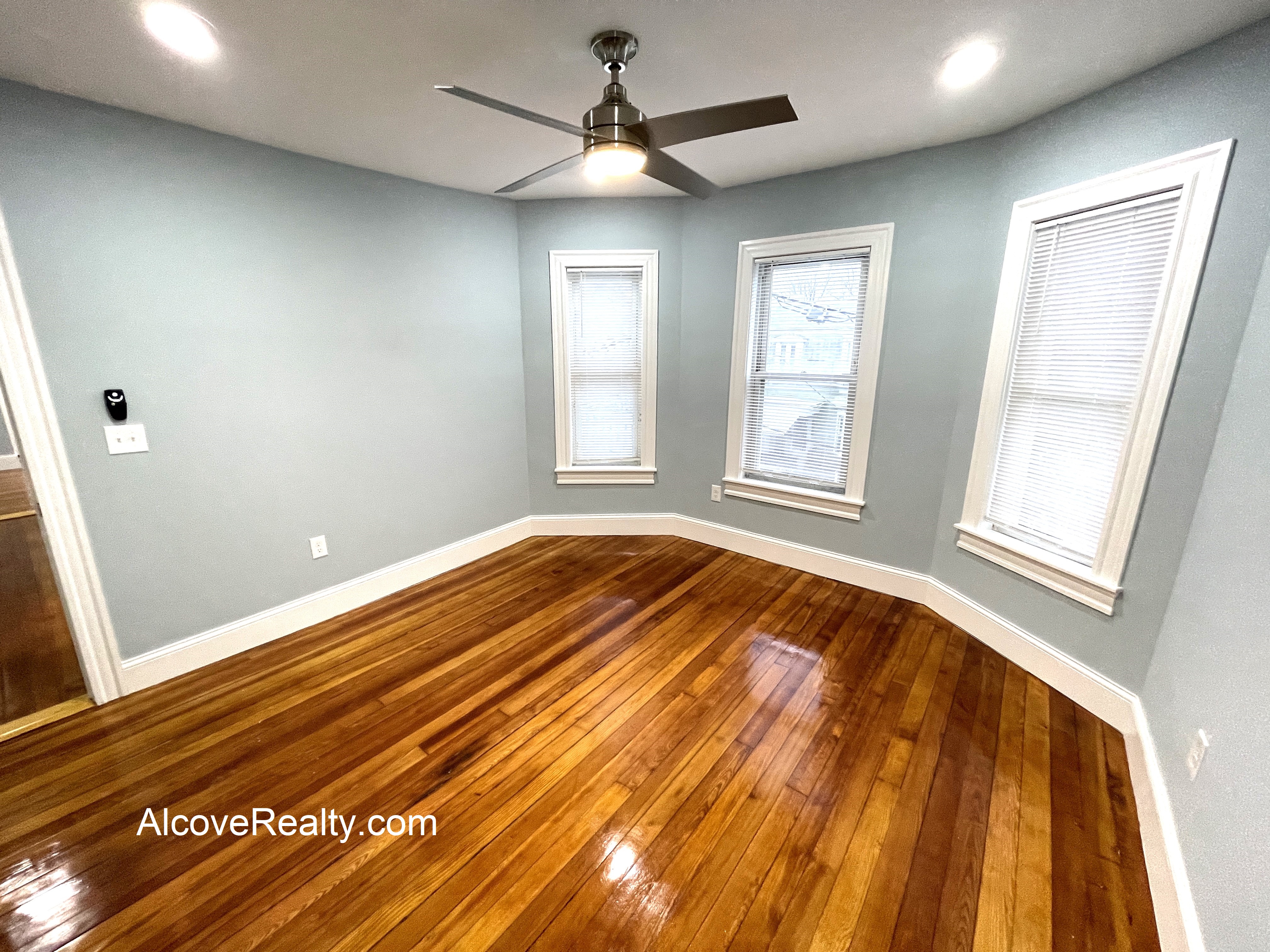 3 Mossland St, Porter Square