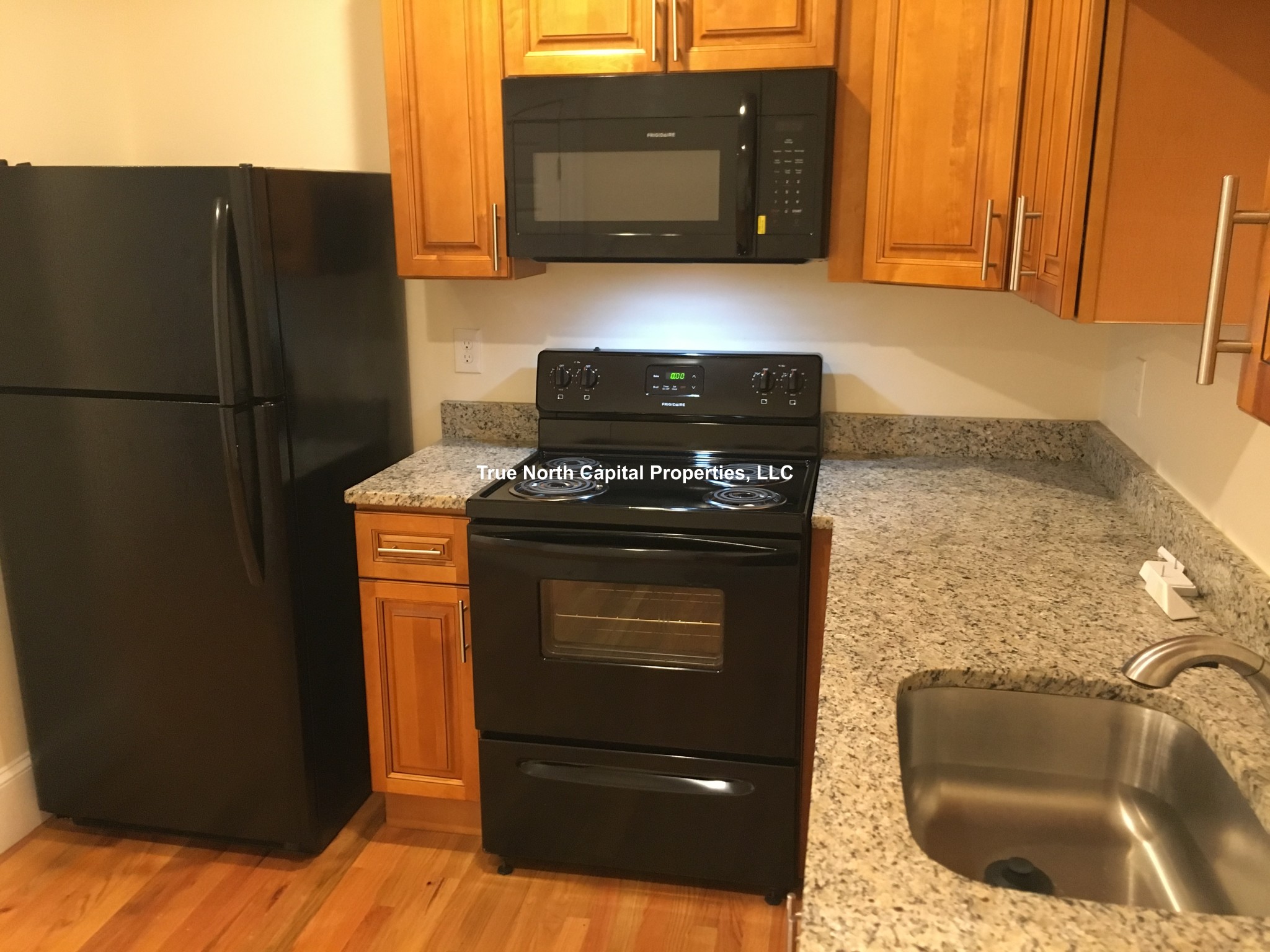 383 Broadway, Ten Hills