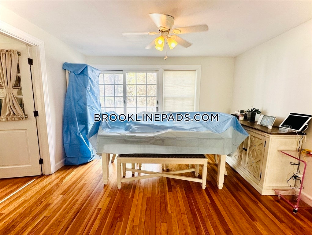 49 Hackensack Rd, Chestnut Hill