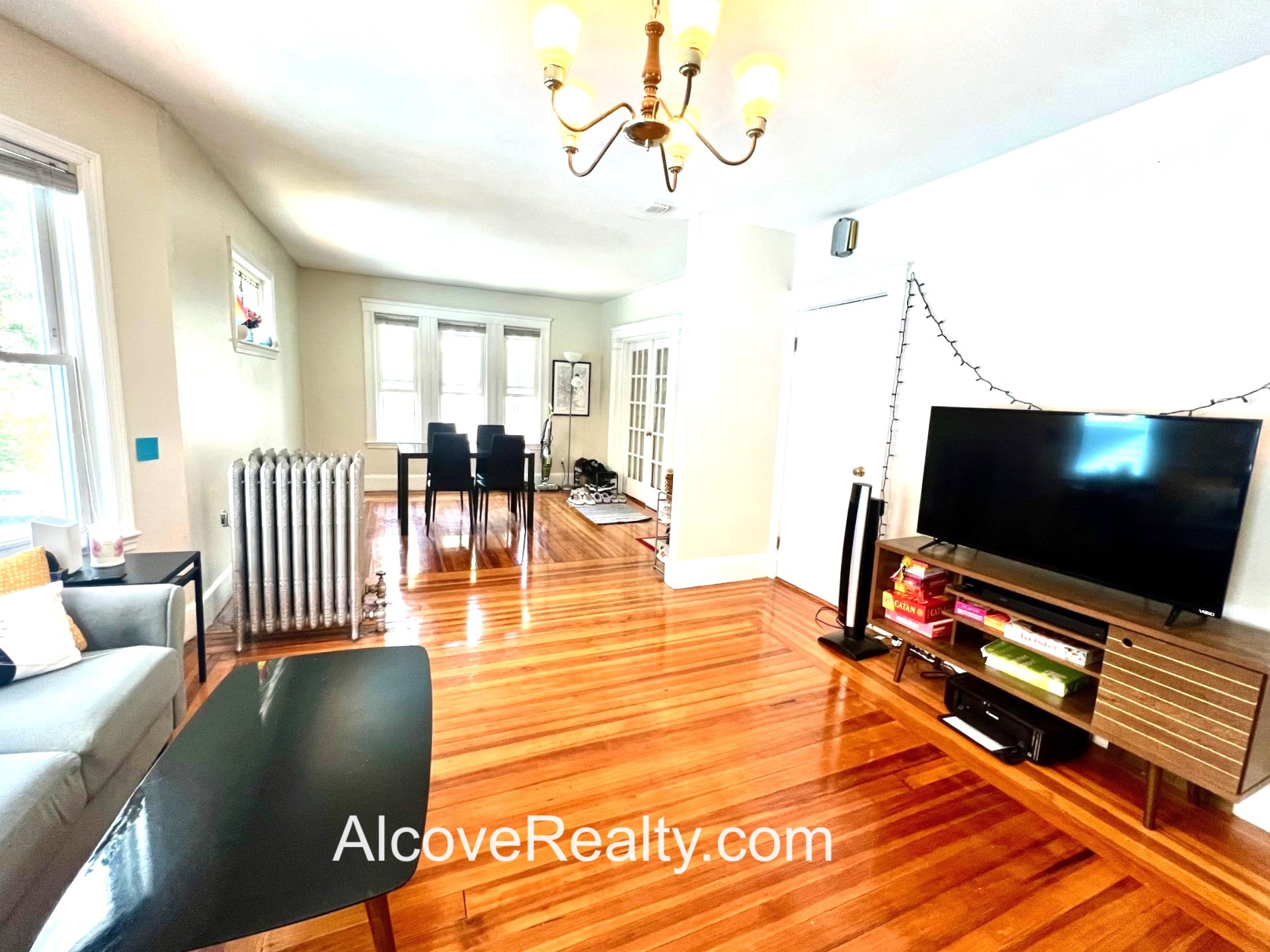 24 Burnham St, Tufts