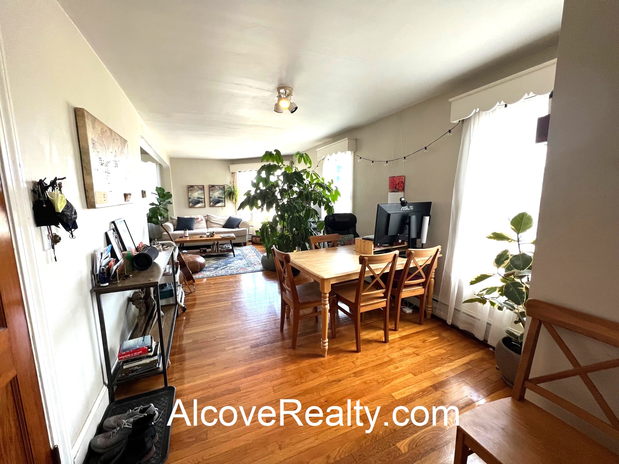 882 Broadway, Davis Square