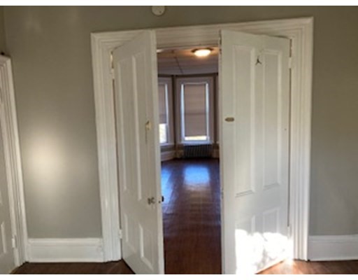 7 Winthrop St, Roxbury