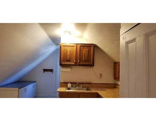 15 Carlton St, Davis Square