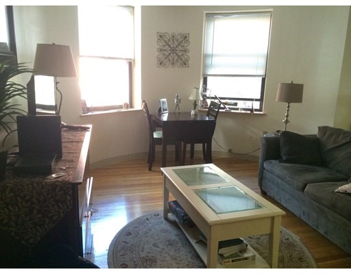 90 Gainsborough St, Fenway