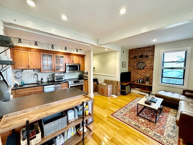 57 Charter St, North End