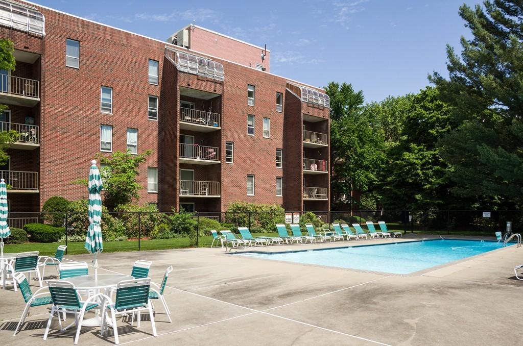 50 Broadlawn Park, Chestnut Hill