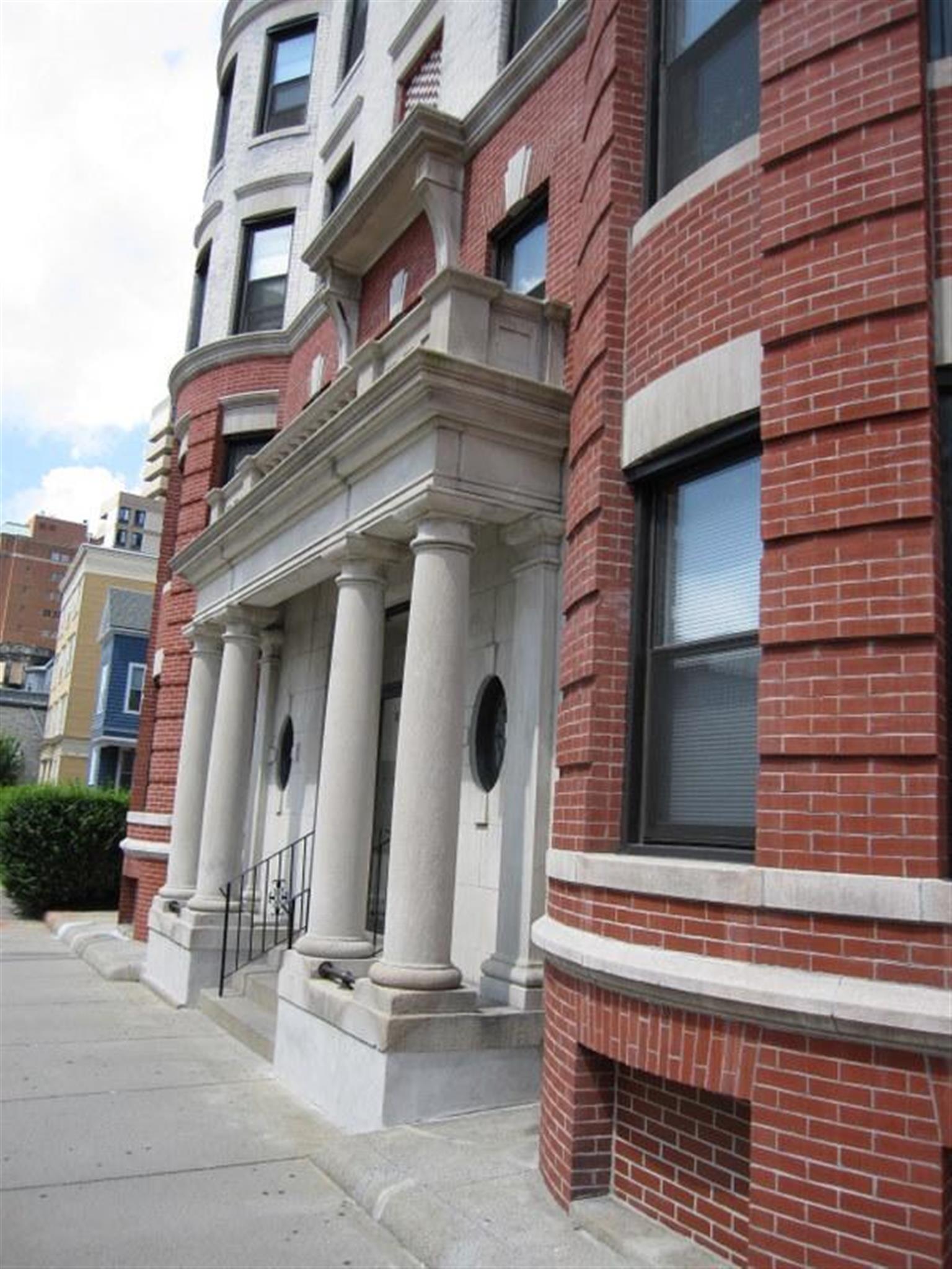 881 Cambridge, Central Square