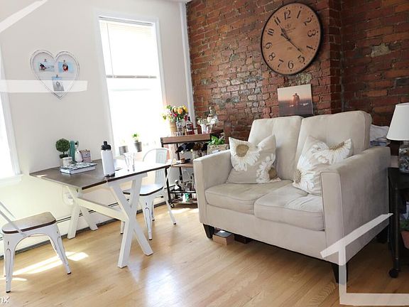 51 Cameron St, Brookline Hills