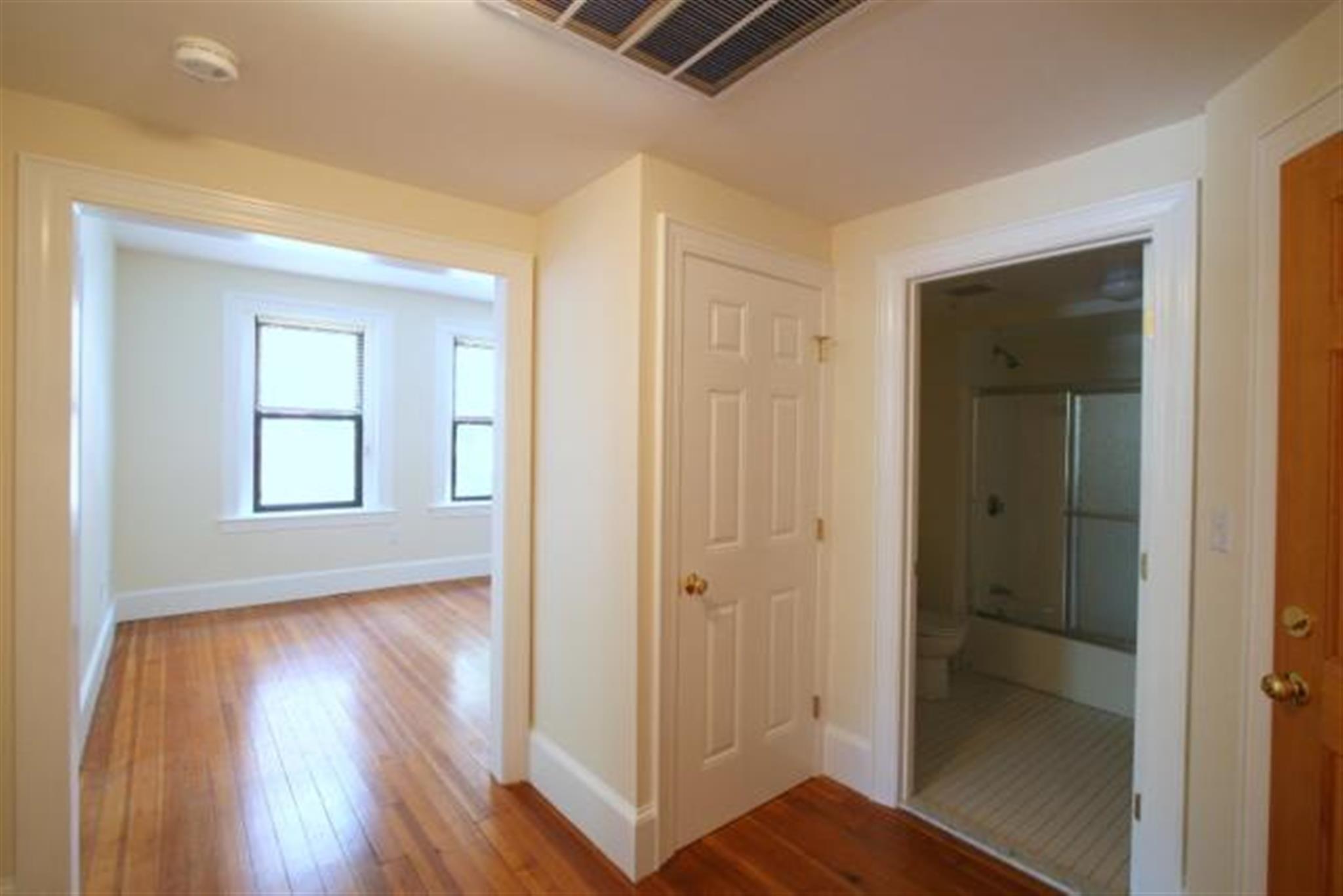 881 Cambridge, Central Square