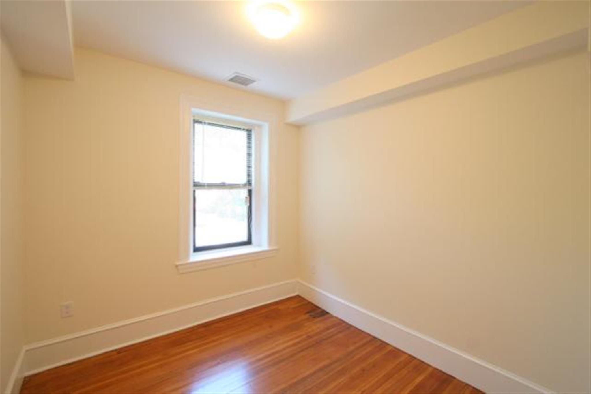 881 Cambridge, Central Square