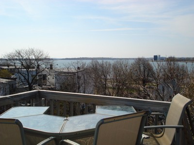 515 8th St, South Boston