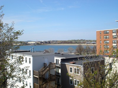 515 8th St, South Boston