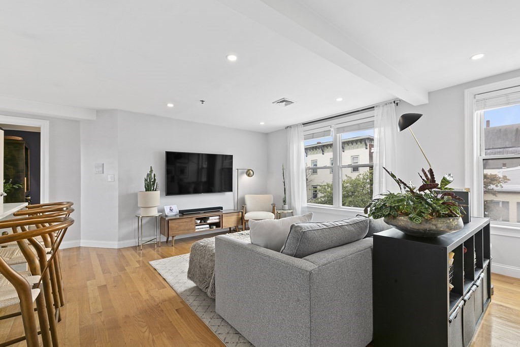 545 Cambridge St, East Cambridge