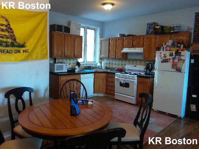 526 Harvard St, Coolidge Corner