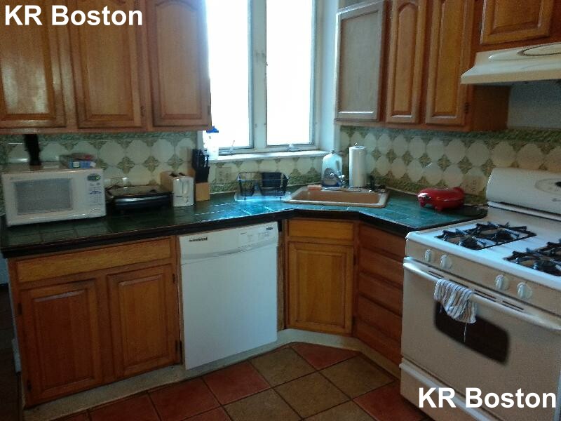 526 Harvard St, Coolidge Corner