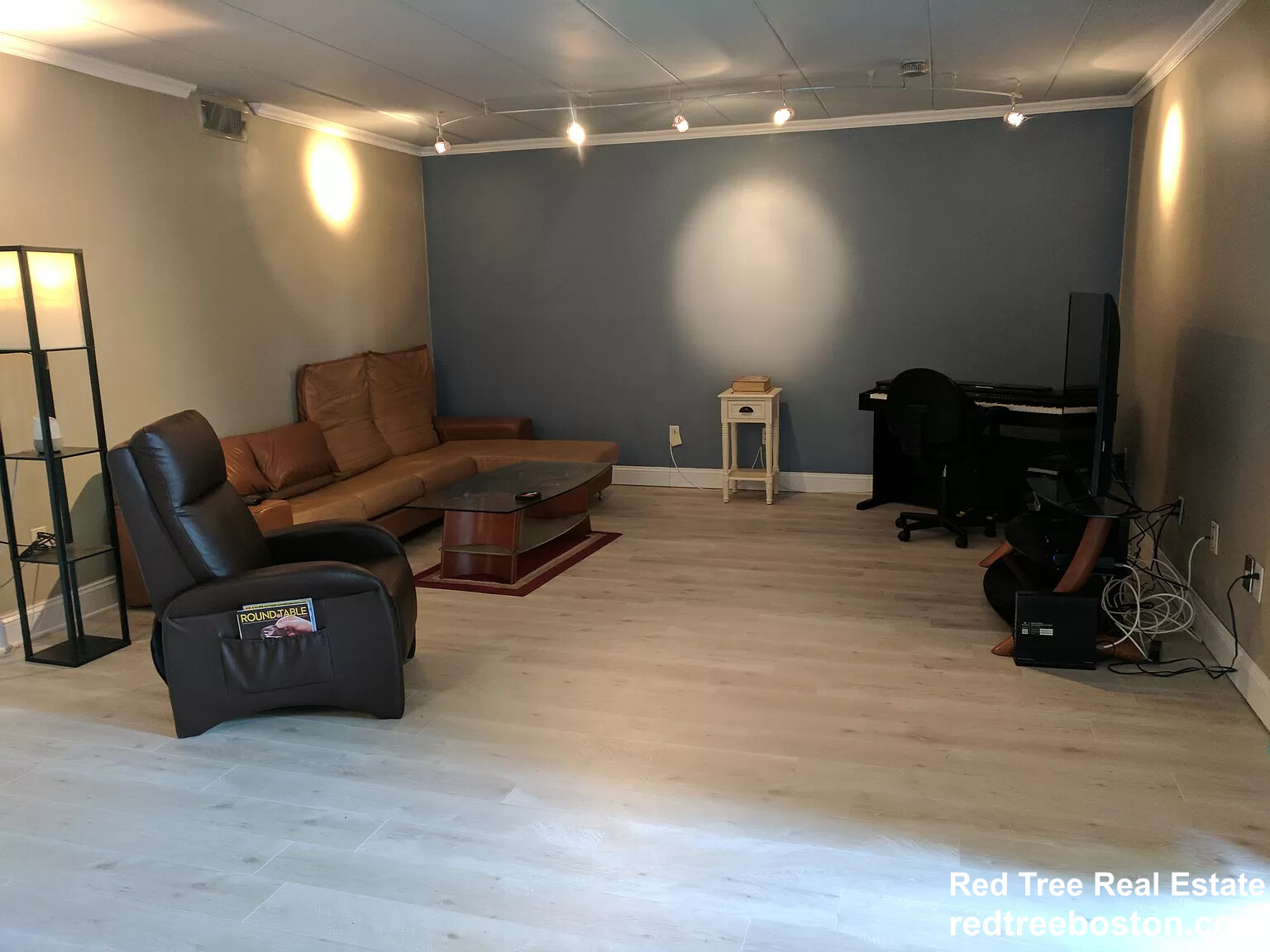 53 Angleside Rd, Waltham