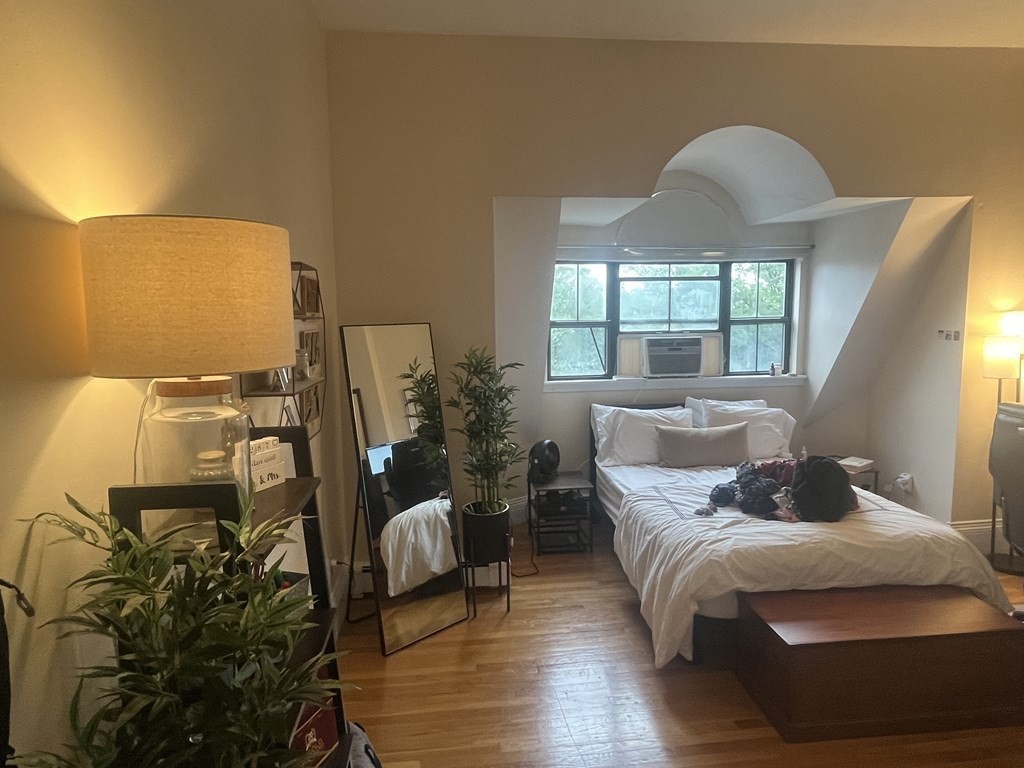 533 Massachusetts Ave, South End