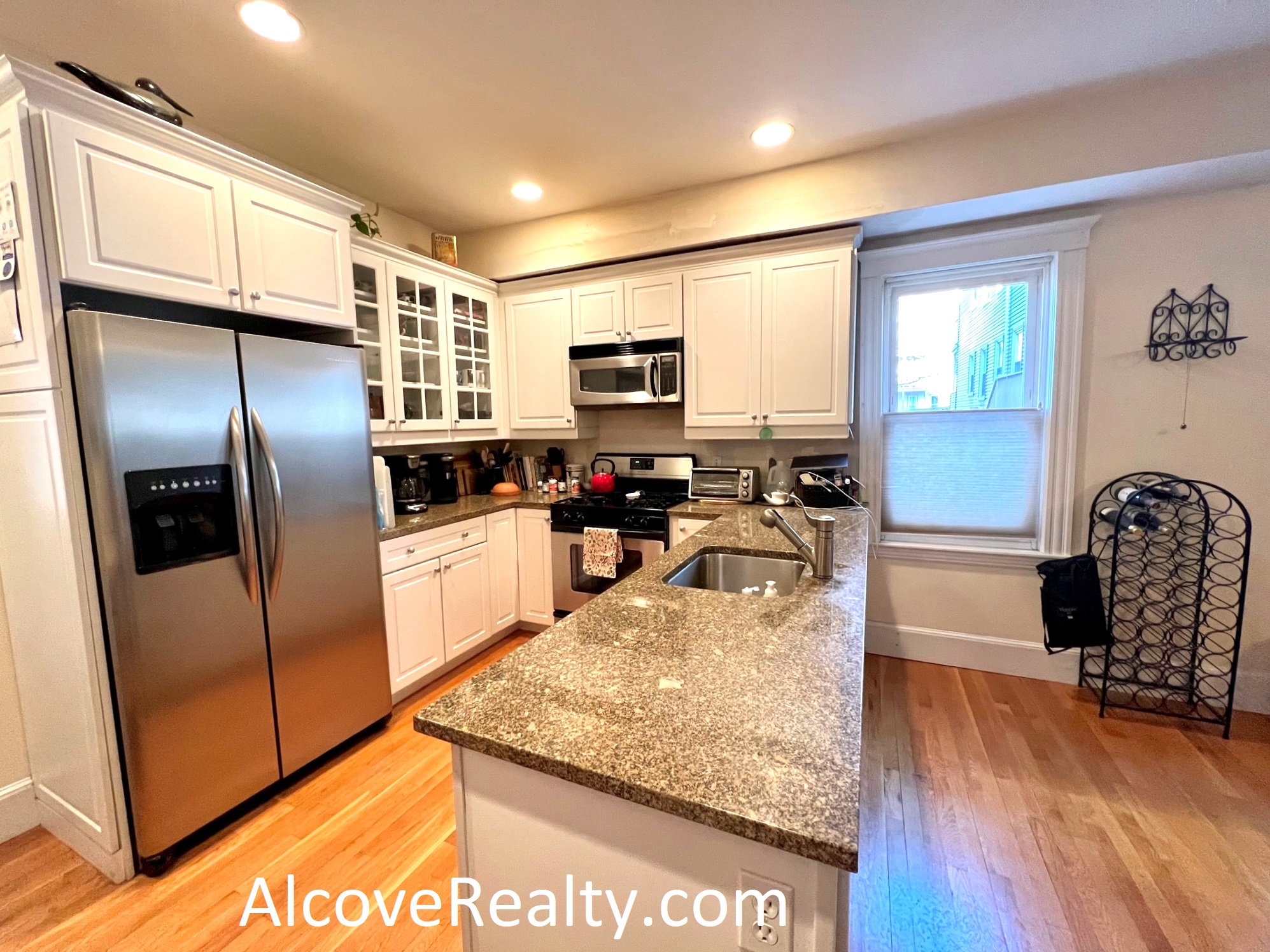 34 Aberdeen Rd, Davis Square