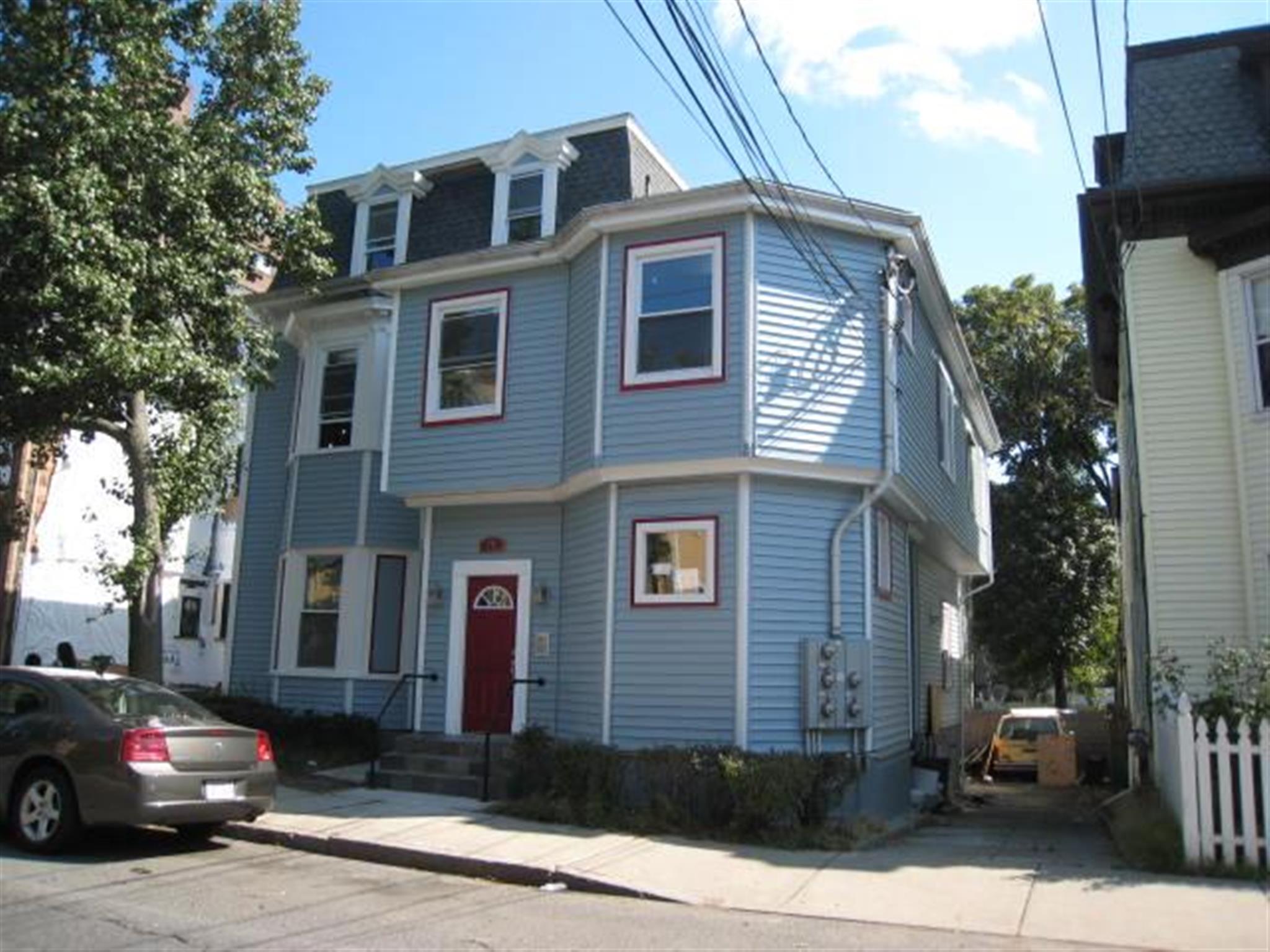 79 Walnut St, Prospect Hill