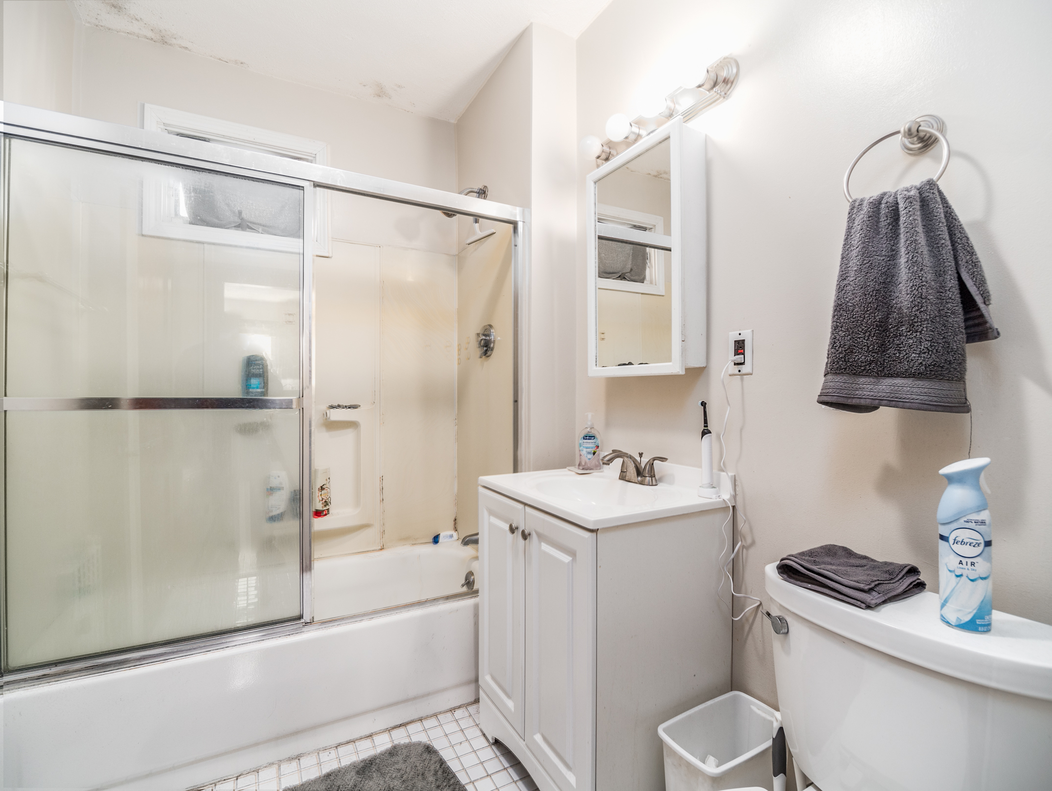 54 Upland Rd, West Somerville