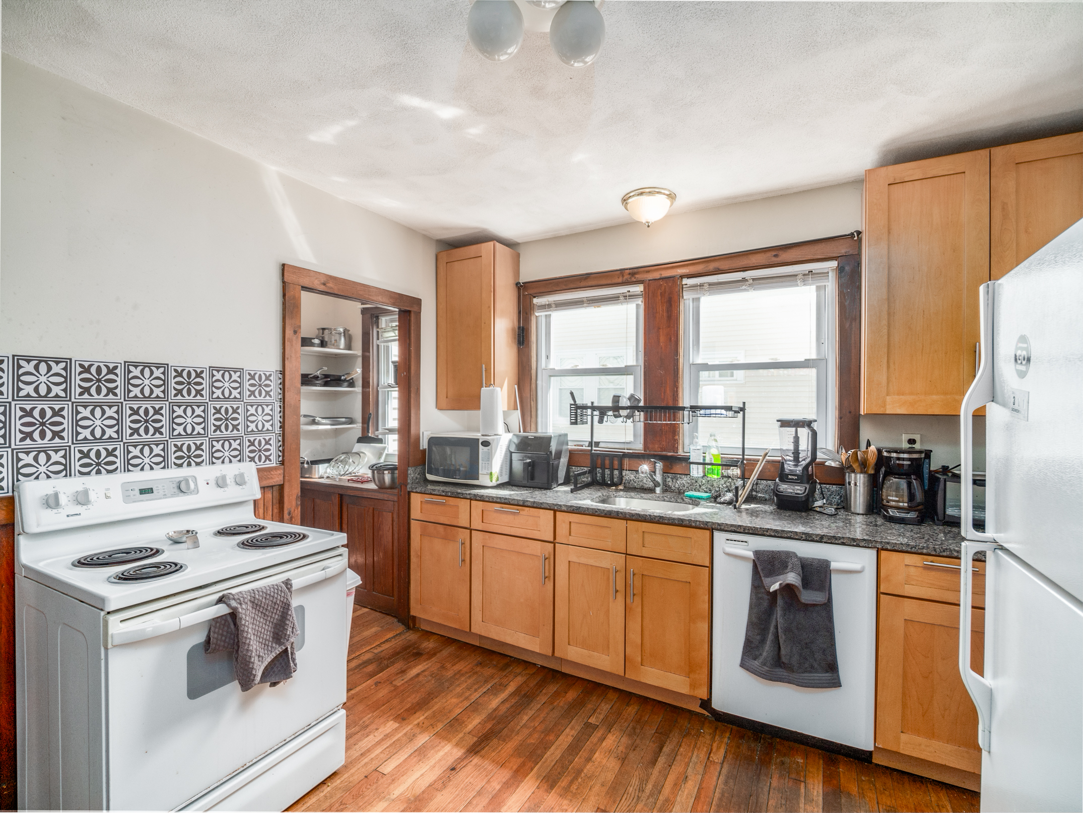 54 Upland Rd, West Somerville