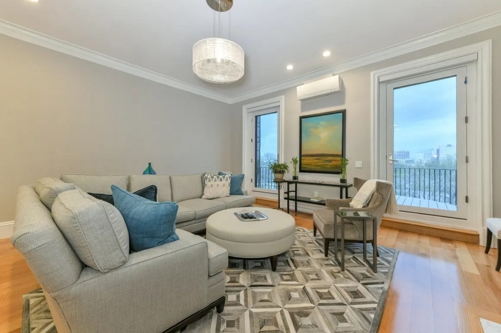 214 Beacon St, Back Bay