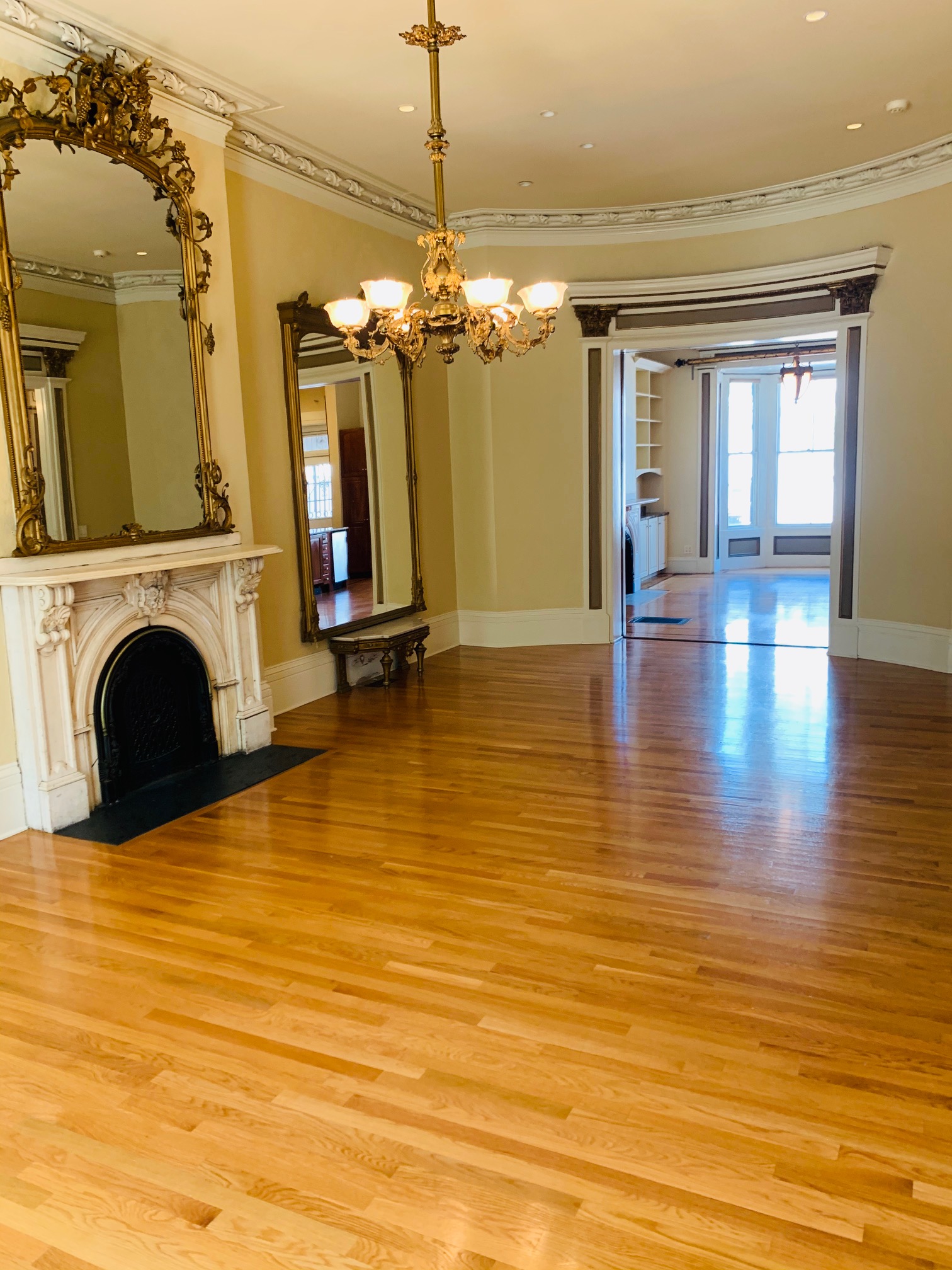 542 Massachusetts Ave, South End