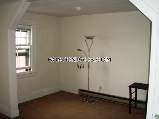 137 Bay State Rd, Fenway