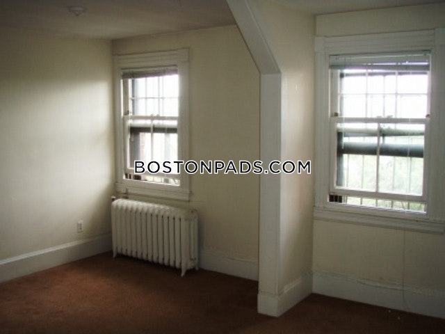 137 Bay State Rd, Fenway