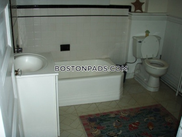 137 Bay State Rd, Fenway