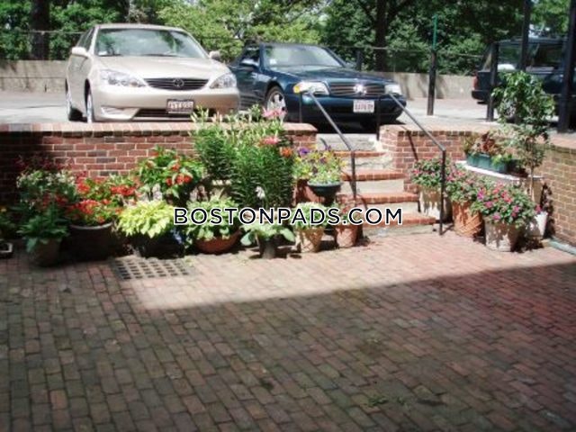 137 Bay State Rd, Fenway