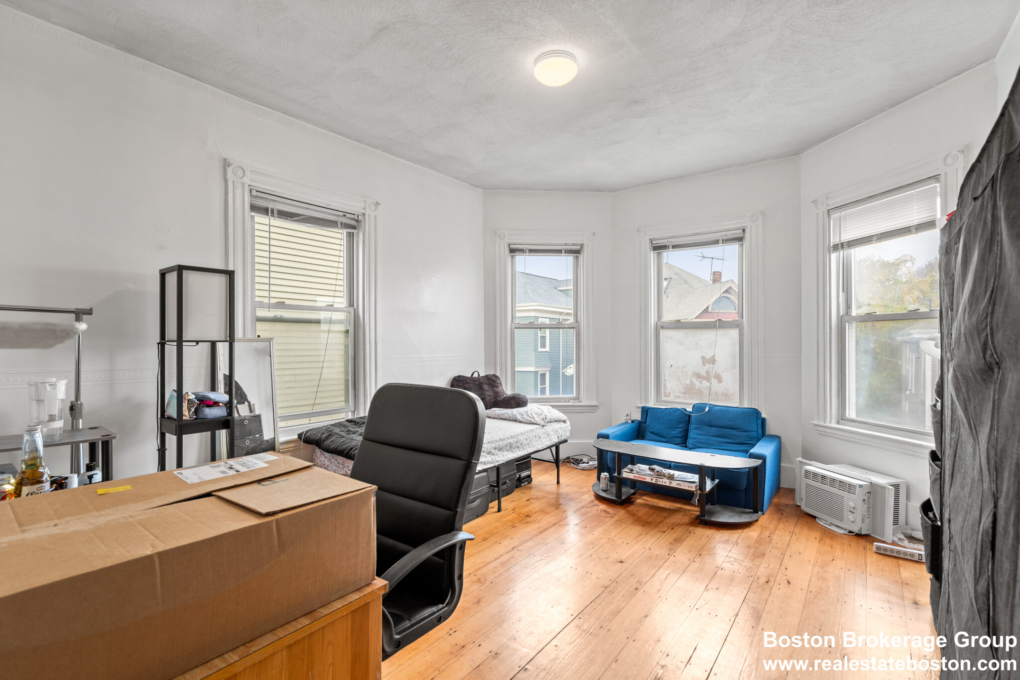 78 Hillside St, Mission Hill